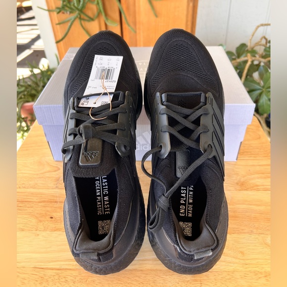 108. ADIDAS ULTRABOOST 22 RUNNING SHOES - Picture 6 of 10